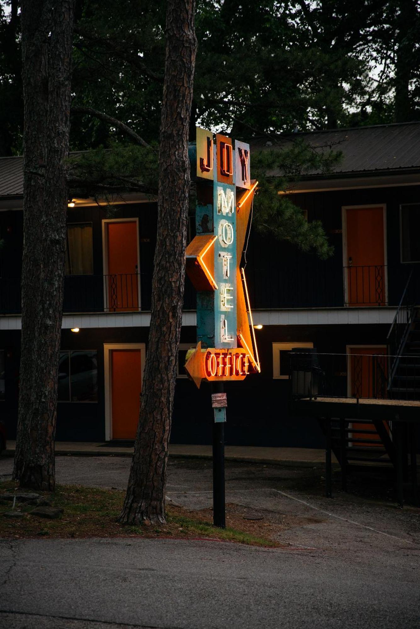 The Wanderoo Lodge Eureka Springs Exterior photo