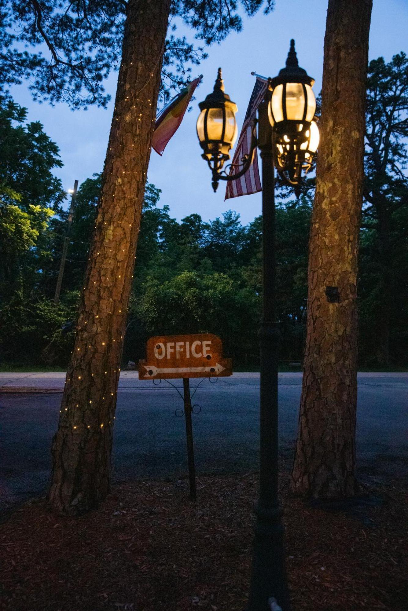 The Wanderoo Lodge Eureka Springs Exterior photo
