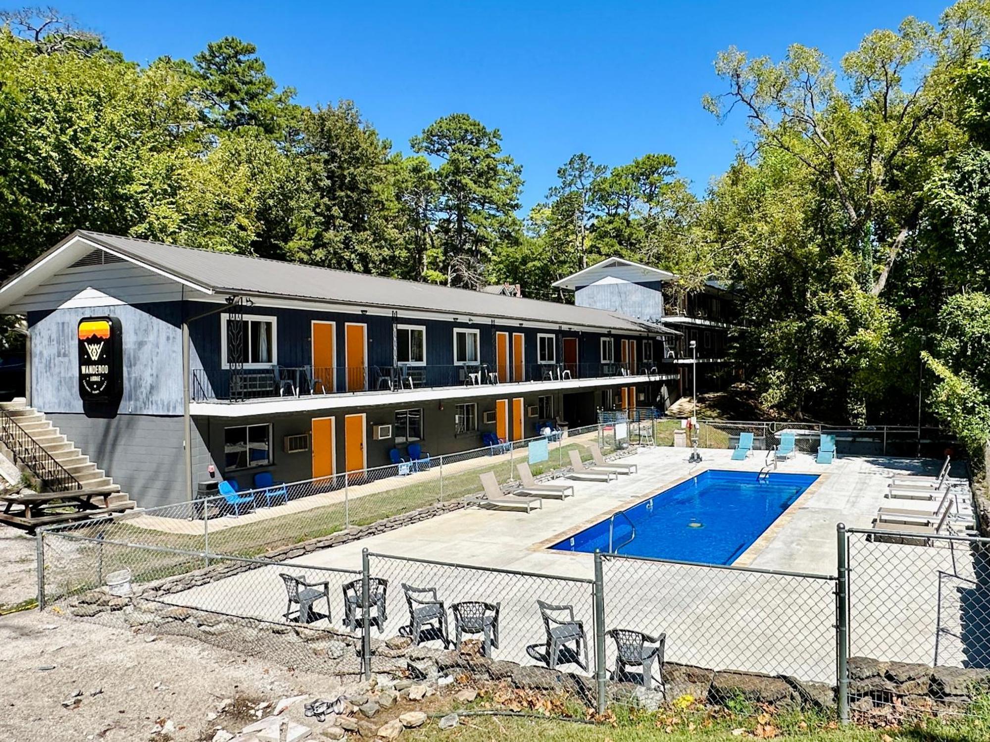 The Wanderoo Lodge Eureka Springs Exterior photo